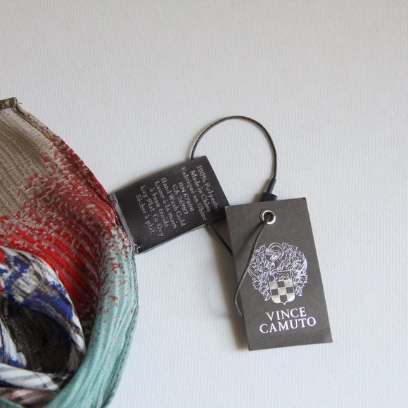 New & Tag Vince Camuto Long Rectangle Flower Scarf - Picture 5 of 14